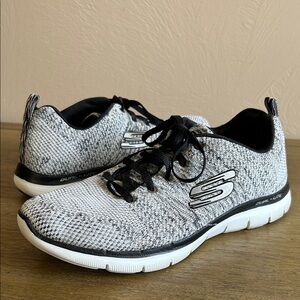 Skechers Women’s Memory Foam Air Cooled Dual-Lite Sneakers. Gray-Black. Size 8.